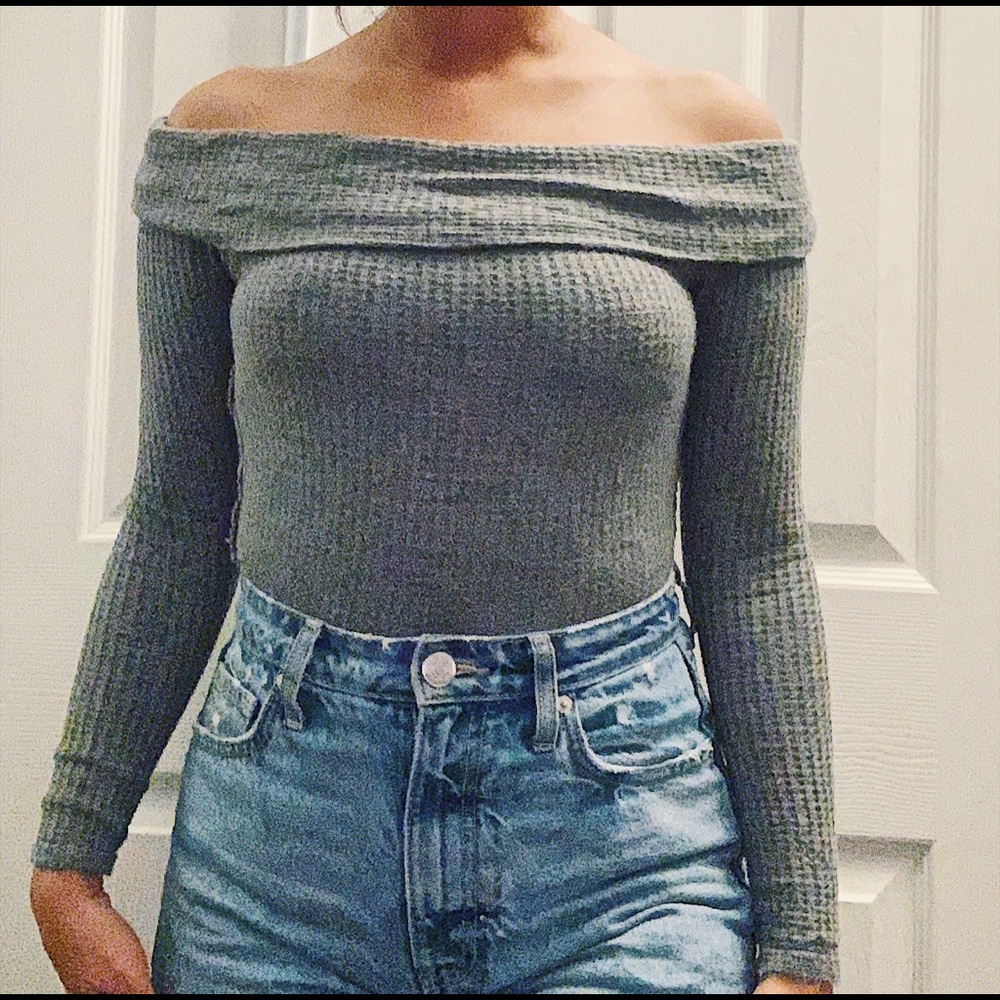 ✰Grey off the shoulder top!! ✰
